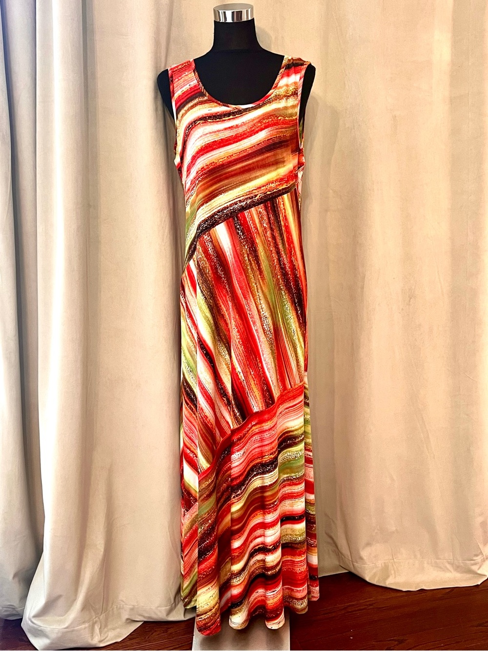NWT Sleeveless Wave-Stripe Maxi Dress in Red & Green